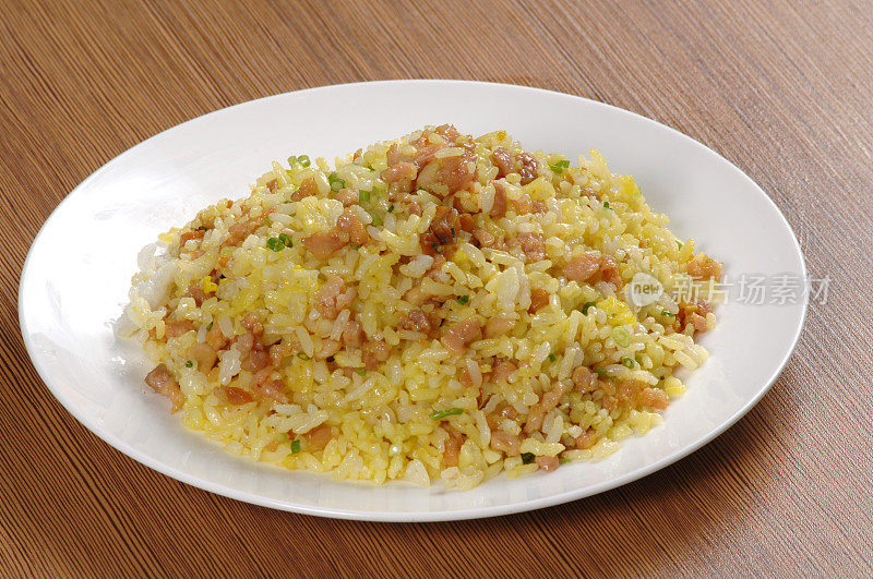 Fried rice with diced chicken and salted fish (咸鱼鸡粒炒饭)